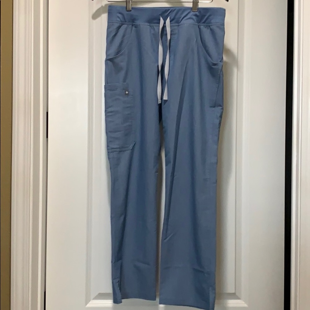 Figs Kade petite cargo scrub pants, heather indigo